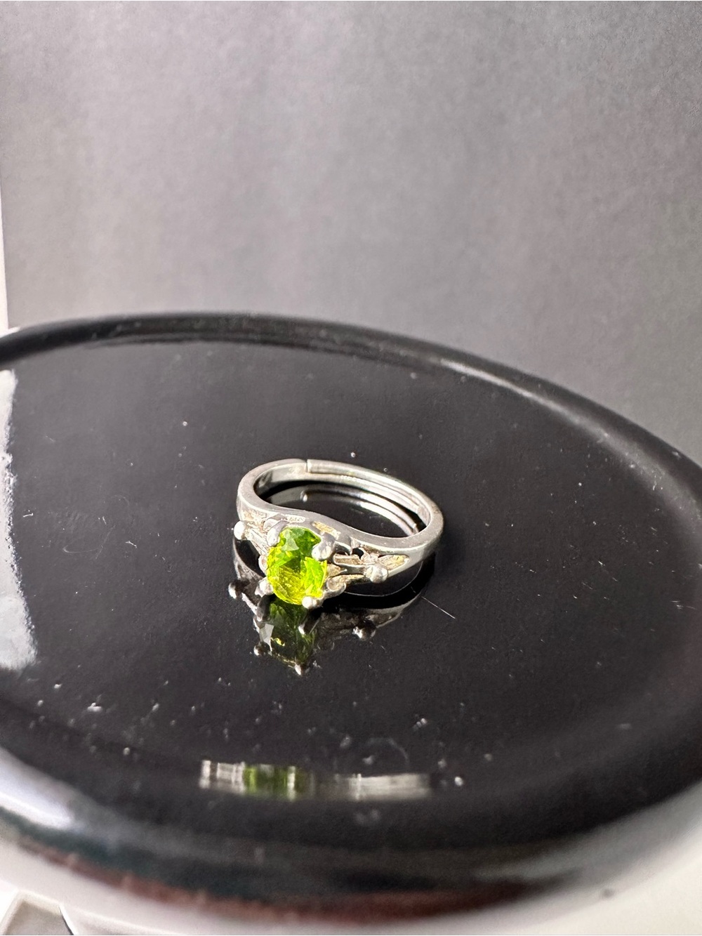 Vintage Sterling Silver 925 Peridot Filigree Solitaire Ring Size 4 1.57g